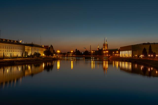 弗罗茨瓦夫的母亲河——奥得河夜景